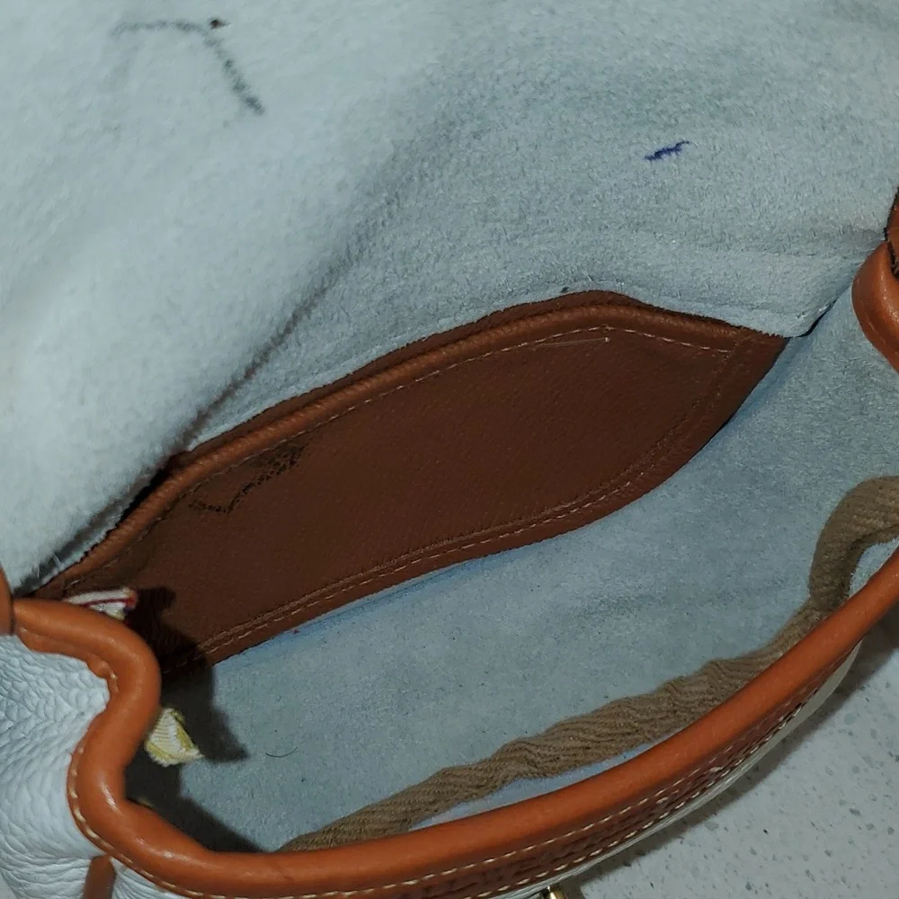 USA 🇺🇸 Vintage and Rare DOONEY & BOURKE pebbled leather crossbody bag